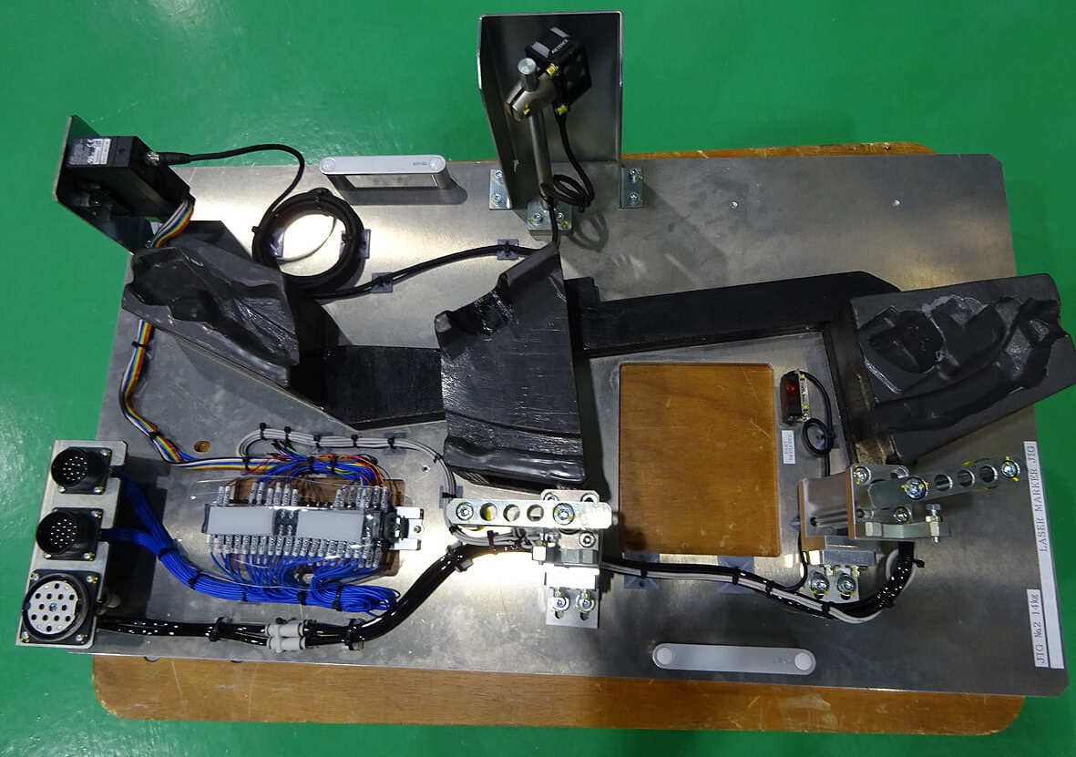 レーザーマーカー治具